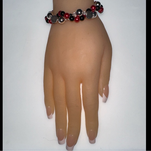 Red & Black Pearl Twisted Beaded Bracelet - Picture 3 of 6